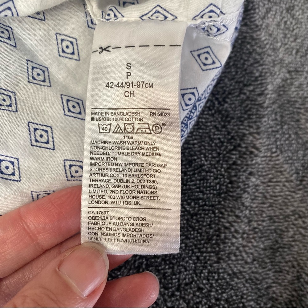 Banana Republic White and Blue Geometric Patterned 100% Cotton Button Down Shirt - Picture 8 of 11